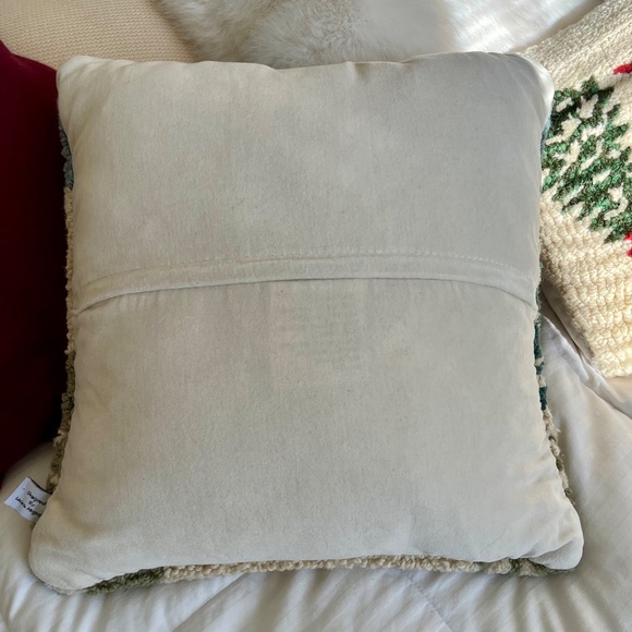 Winter scene "Daring Dogs" hooked pillow by Chandler 4 Corners - Picture 2 of 4